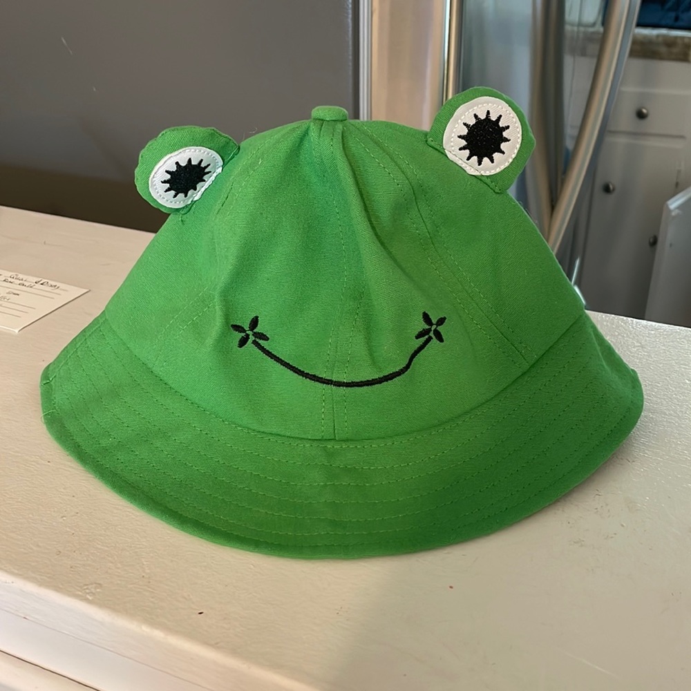 Frog hat